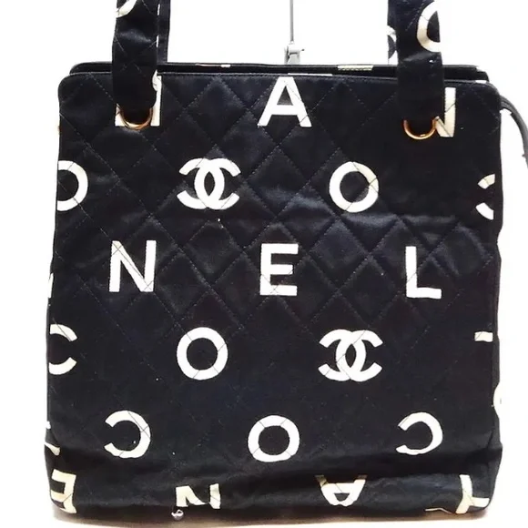 CHANEL Black and White Quilted Logo Shoulder Bag - Picture 6 of 10